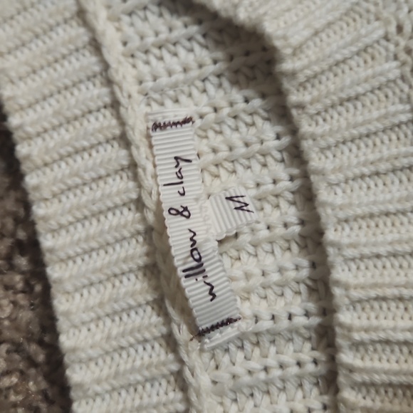 Willow & Clay Loose Knit Sweater, Medium - Picture 4 of 13
